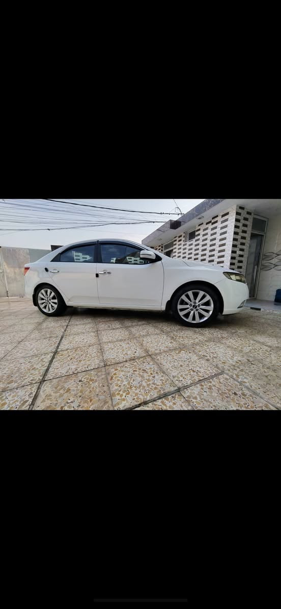 السلام عليكم للبيع سيراتو  خليجي2013 رقم أربيل الدولي الجديد لون ابيض مواصفات السيارةة
مري شفط+اشاير بالمري +تحكم استيرن +شفتات استيرن +حساسات خلفية+بلوجكترات بالدعامية لد
السيارة سنتر لوك أبواب وصندوك
5 ويل كب تخم تاير جديد 
الكاعية مدوشمة جديد الصندوك وضع شركة
تبريد شغال السيارة نظيفة جدا صدر امامي وخلفي جيد جدا
مكينة وگير كفالة السيارة صبغ بنيد فقط سنوية صادرة جديد شهر 12 واسف عالاطالة
السعر 112$
مكاني
الانبار/ الفلوجة للاستفسار أكثر الاتصال ***********
