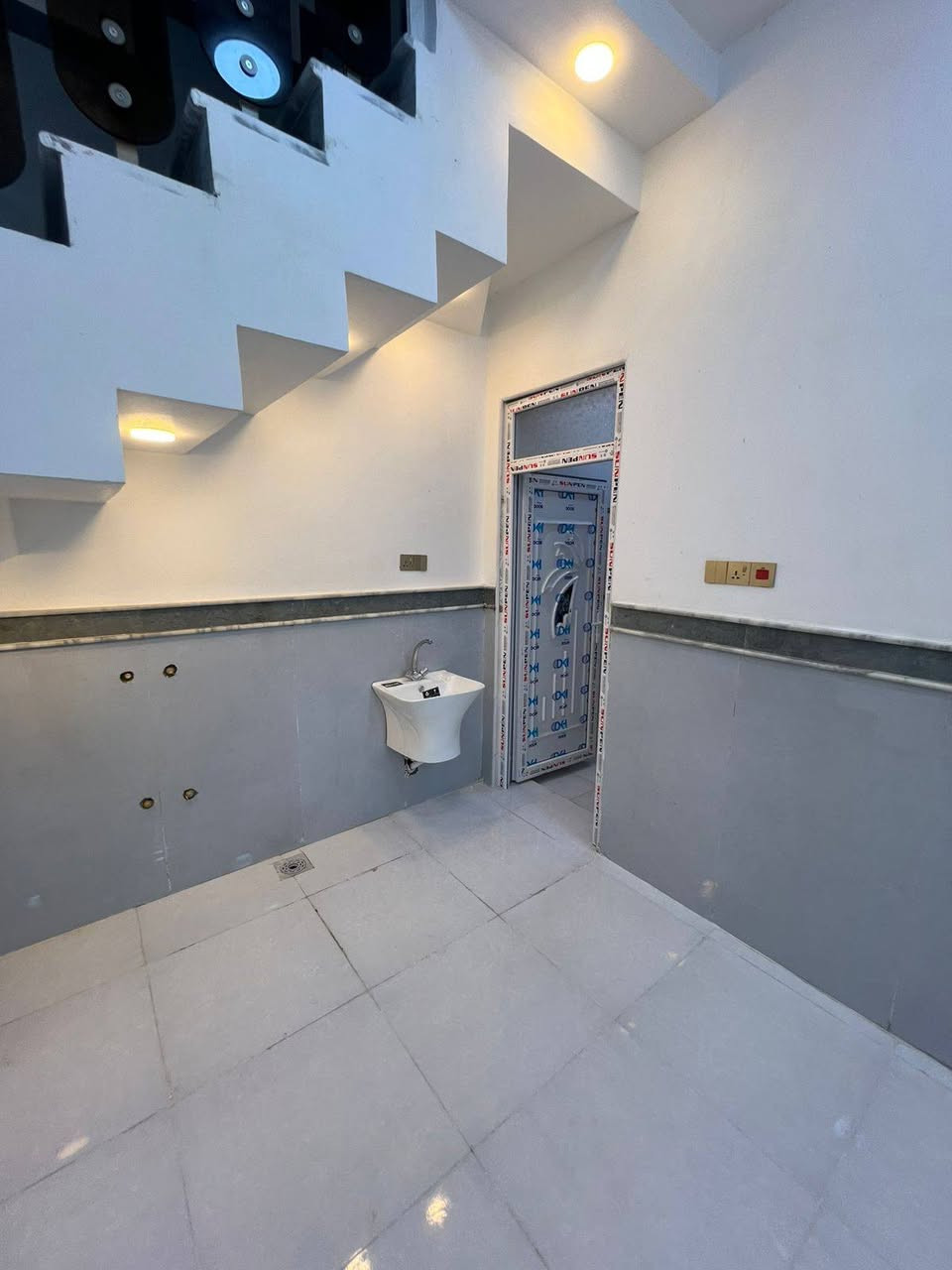 دار للبيع مغربه طابق  واحد  المساحة  140متر الموقع قرب مدرسة جعفر طيار وره سوك ***********
