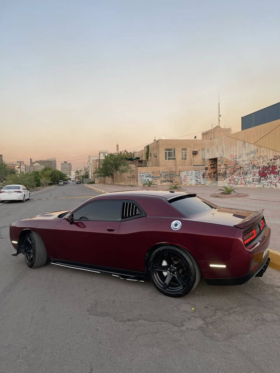 جالنجر ٢٠١٨ sxt لون مميز✨
سياره بدون دواخل سياره ٣ قطع كلير فقط 
سياره مصروف عليها
ويل نجمه 
دفيوزر 
لدات جانبيه ابيض
دوسات
دركه مغلفه كابرون
شاشه جبيره
قطعتين تبريد
عليها بواري 3 انج صوتها حلو 
سياره نظيفه كلش ولاكلوب بالدشبول مشتعل 
كفاله من كير مكينه شواصي لغود اكسل 
ترايك للبصره وفحص وين مايعجبك 
انكر سلف واطلع مبيها اي نقص سياره 
مكانها بغداد منصور 
السعر ١٦٥ وبيهه مجال بسيط 
***********
