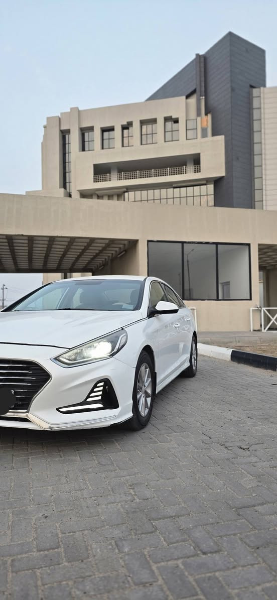 السلام عليكم
سوناتا 2018وارد امريكي  رقم بصره تحويل ثاني يوم/حادثه بصيط بدون داخل  
خشم الجاملغ والبنيد مواصفات السياره  رادارات تحكمات ستيرن  تخم تاير جديد حداديه جديه كير ومحرك كفاله /محرك 2400 / السعر 145 وبيه مجال
***********// بي واتساب
