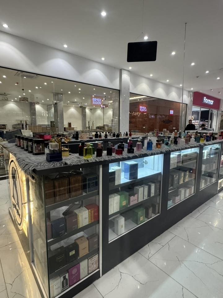 السلام عليكم بوث عطور للبيع مع العطور كامل الموقع بغداد حي الجهاد مول العربي ديشتغل السعر ٥ ملايين ونص التواصل ***********
