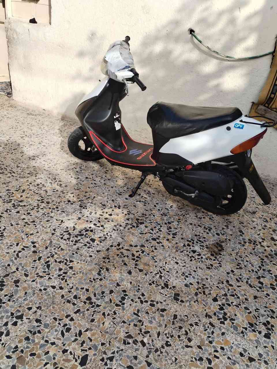 سلام عليكم دراجه ساسوكي رياضي دراجه حلوه ونضيفه كهرابايات كله شغاله هندر وسلف شغال دراجه مفتوحه مراه وحده العنوان /ميسان /قضاء مجر الكبير سعد 325وبيه مجال حك جياه
الرقم ***********
