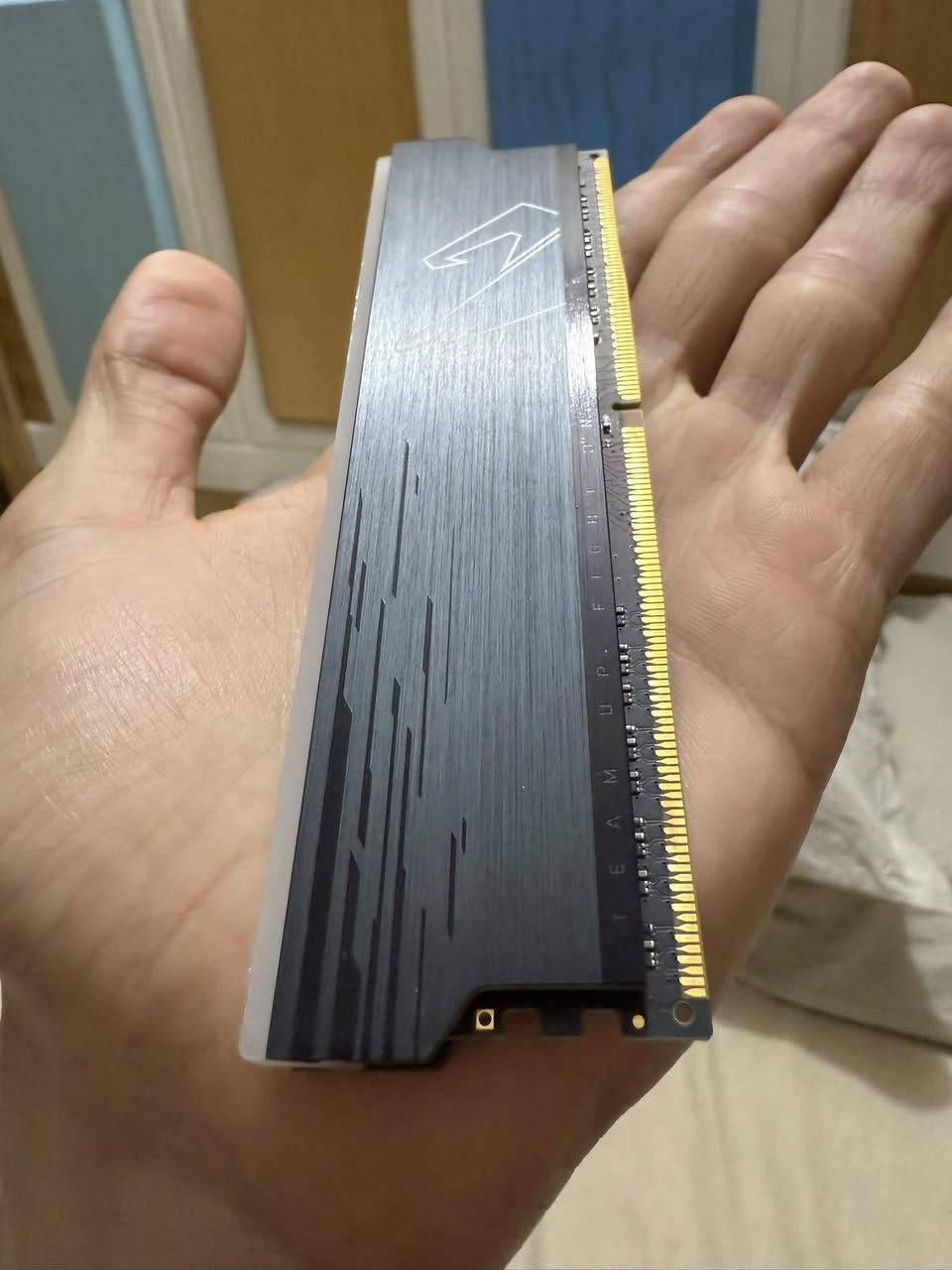 السلام وعليكم رامات للبيع
AORUS RGB Memory DDR4 16GB (2×8G) 4400MHz
رقم الموديل: GP-ARS16G44

المواصفات:

* الشركة: Gigabyte AORUS
* النوع: DDR4
* السعة: 16GB (قطعتين، كل وحدة 8GB)
* السرعة: 4400MHz
* التواقيت: CL19-26-26-46
* الفولتية: 1.5V
* تدعم RGB Fusion 2.0
* تدعم XMP 2.0
* عدد الأرجل: 288-Pin

السعر 175 وبيهن مجال
 الرقم ***********
