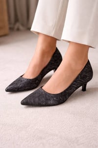 تخفيضات • ملابس بنات • تواصل خاص