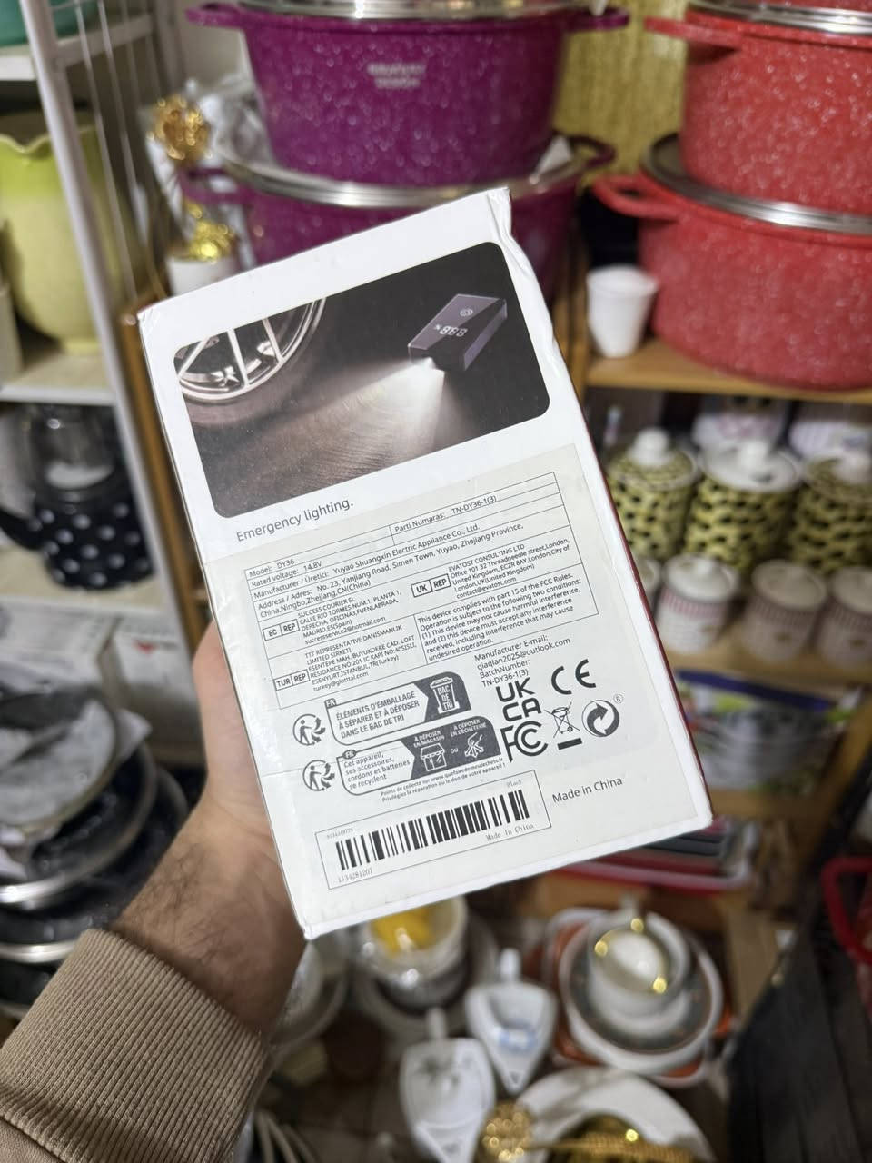 سلام عليكم 
غراض سيارة شاحن باتريات +يحتوي على اضاءة ومنبه 
***********
