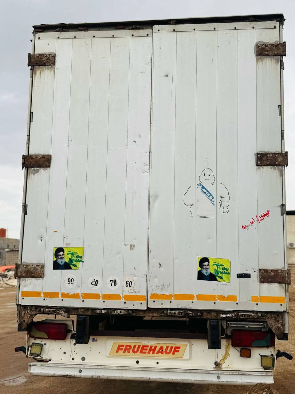 السلام عليكم 
للبيع عربانه أوربيه جادر مسرحيFRUEHAUFشاصي مكفول جناب 80
بريك دسك ابي أس شغال
دنكير مدور فحل فوك 
دنكير علاك
السعر 75
 الاتصال ***********
خوان رجائن المو شراي لا يخابر
