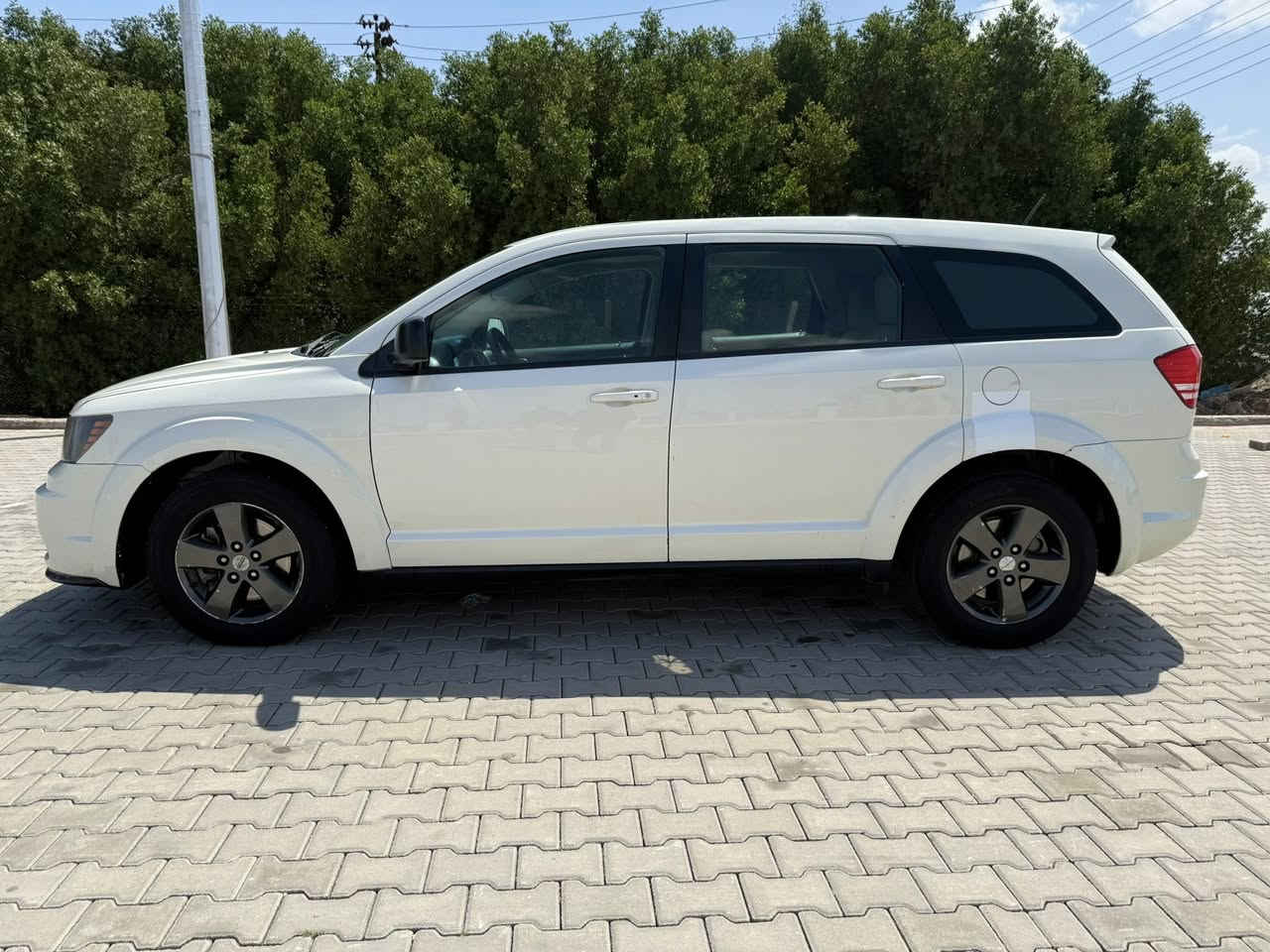 دوج جورني للبيع (4سلندر)
مكينة (2400)
مديل/2014
((7راكب))
سيارة اقتصادية 

سيارة 1_بصمة2_تبريد((3قطع)) 

رقم سيارة بغداد دولي ب اسمي سيارة وتتحول بأي مكان تريد 

سيارة حلوة ونظيفه خير من الله

سعر ((118وبيه مجال انشالله))

‭ 0770 676 3348‬
