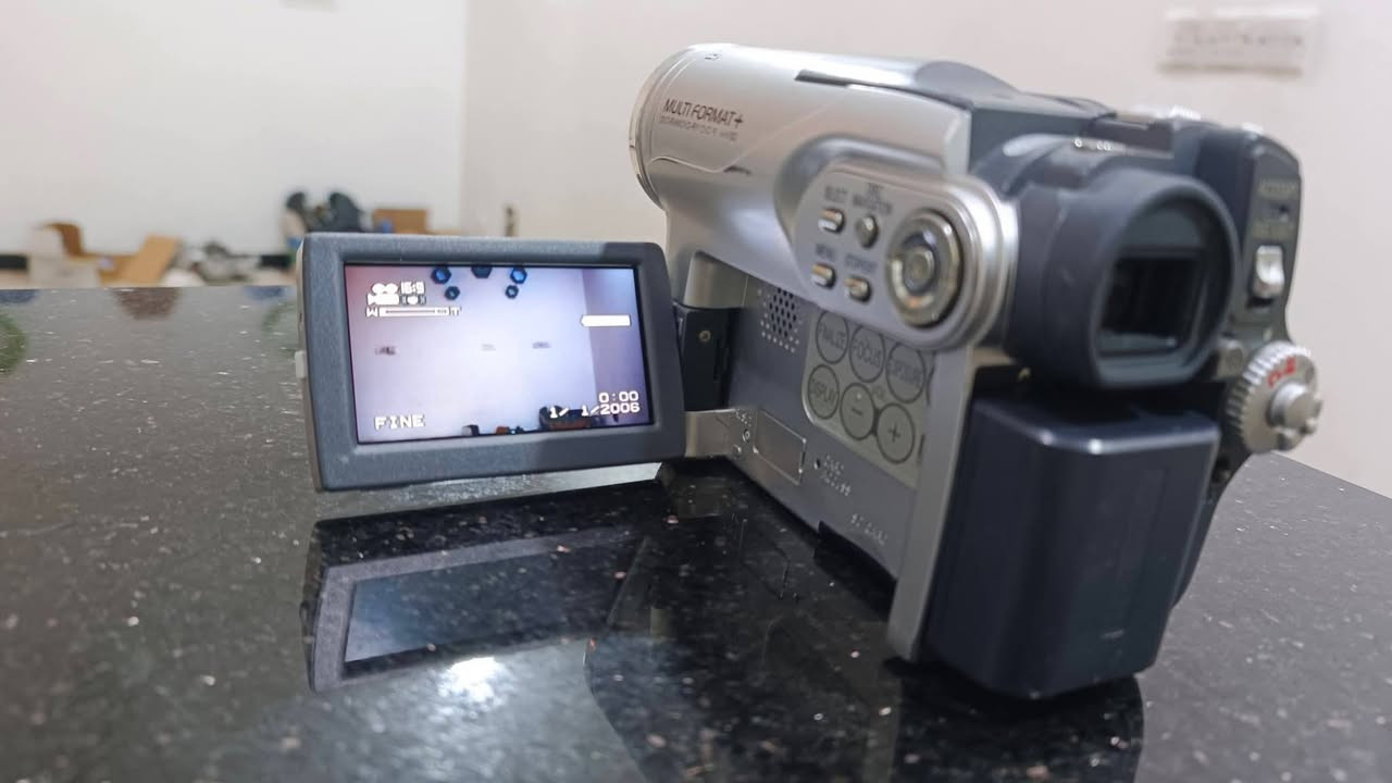 كامره هيتاشي مستعمله باله انكليزية صناعه يابانيه، تاخذ قرص DVD حجم صغير و ميموري stick، يجي وياهه اقراص ديفيدي ٢ ملسفن، الكامره بدون شاحنه و و لا ميموري فقط الكامره و الاقراص و بطاريتهه. 
٤٠ الف


**إذا كنت صاحب هذا الإعلان وتريد حذفه لأي سبب، رجاءا أرسل رسالة إلى الدعم الفني**