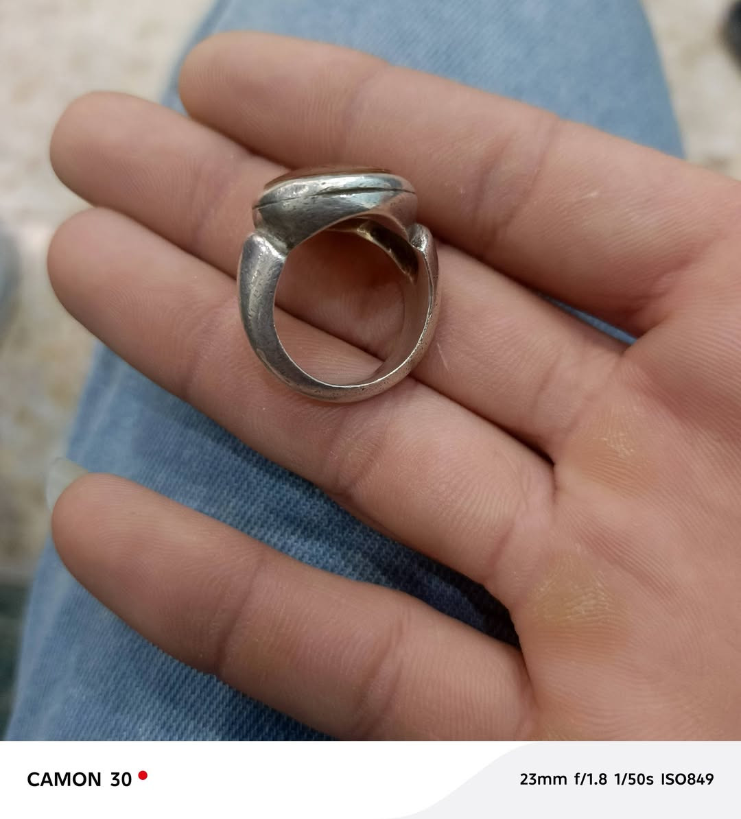 سلام عليكم يماني بيهه زعفران خفيف ذمه مخطوط صياغة ثقيله بحرينيه صب مكاني بغداد ام الكبر والغزلان ***********
