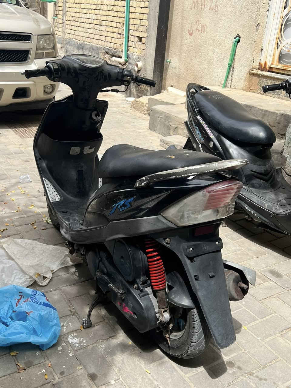 السلام عليكم دراجه ماكس عدله للبيع شلعه ومعدل بيها كلجات wf سمائي ماعدا البنكه مال الامامي الدراجه فول ملاح نقصها سلف وباتري مكانها شارع مستشفى النفط قرب جابر بن حيان 650 وبيها مجال للشراي ***********
