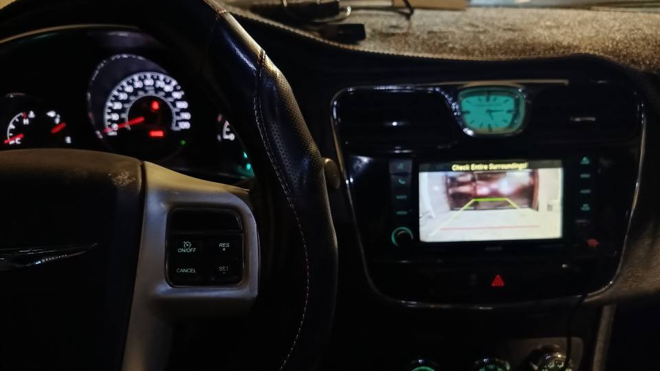 كريسلر ٢٠٠ موديل ٢٠١٣ ٦ سلندر فئة S رقم بابل 
شاشة قلاب مفعلة مع كاميرا خلفية
حساسات خلفية 
كشن كهرباء
حادثها بسيط بس بداية البنيد نفسه مصلح بدون تبديل و الجاملغات الأمامية بيهن طخات بسيطة بدون اي دواخل
جراد في القمارة والجنطة  واكو شخط بباب خلف الصدر 
كهربائيات كاملة ولا إشارة بالدشبول
فقط التبريد كومبريسر عاطل
صور الحادث مرفقة كاملة
السعر ٧٥ وبي مجال 
المكان بابل القاسم
*********** المحاويل, بابل
