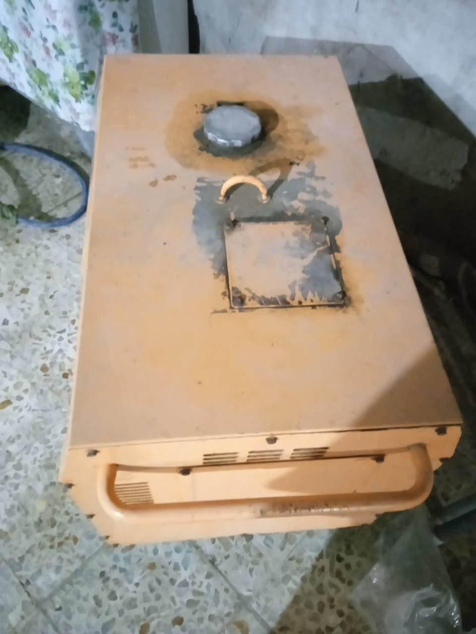 سلام عليكم مولد للبيع كبوته 25امبير مكانه في حله ابنادر ثالثه عوزه كتف كهربائي تشتعل سعاره 280 رقم ***********
