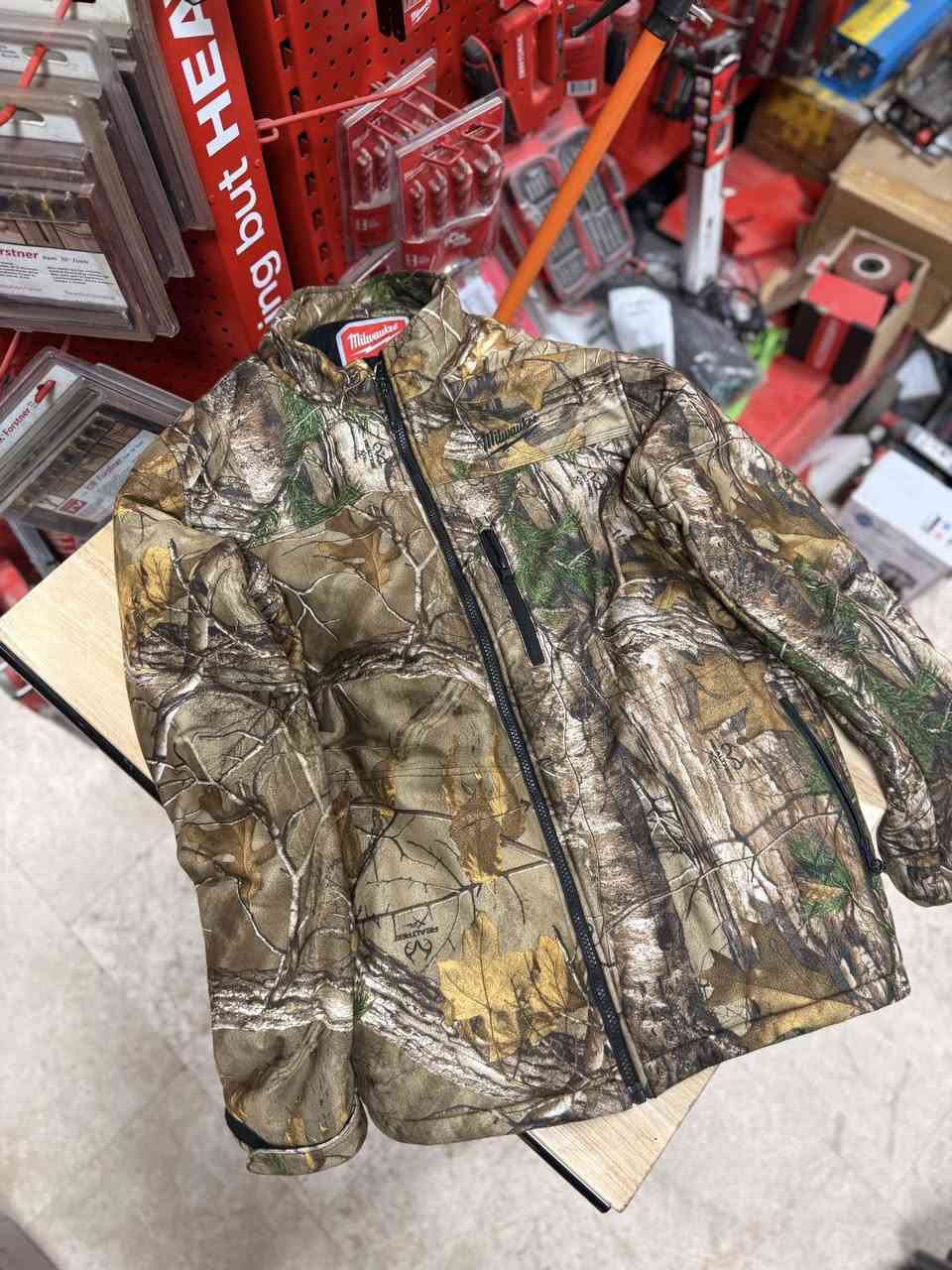 قمصله ميلوكي شحن 
لون عسكري مميز
قياس xl
متوفرة كاملة او فارغة مع ادبتر
للاستفسار خاص او واتساب
***********
