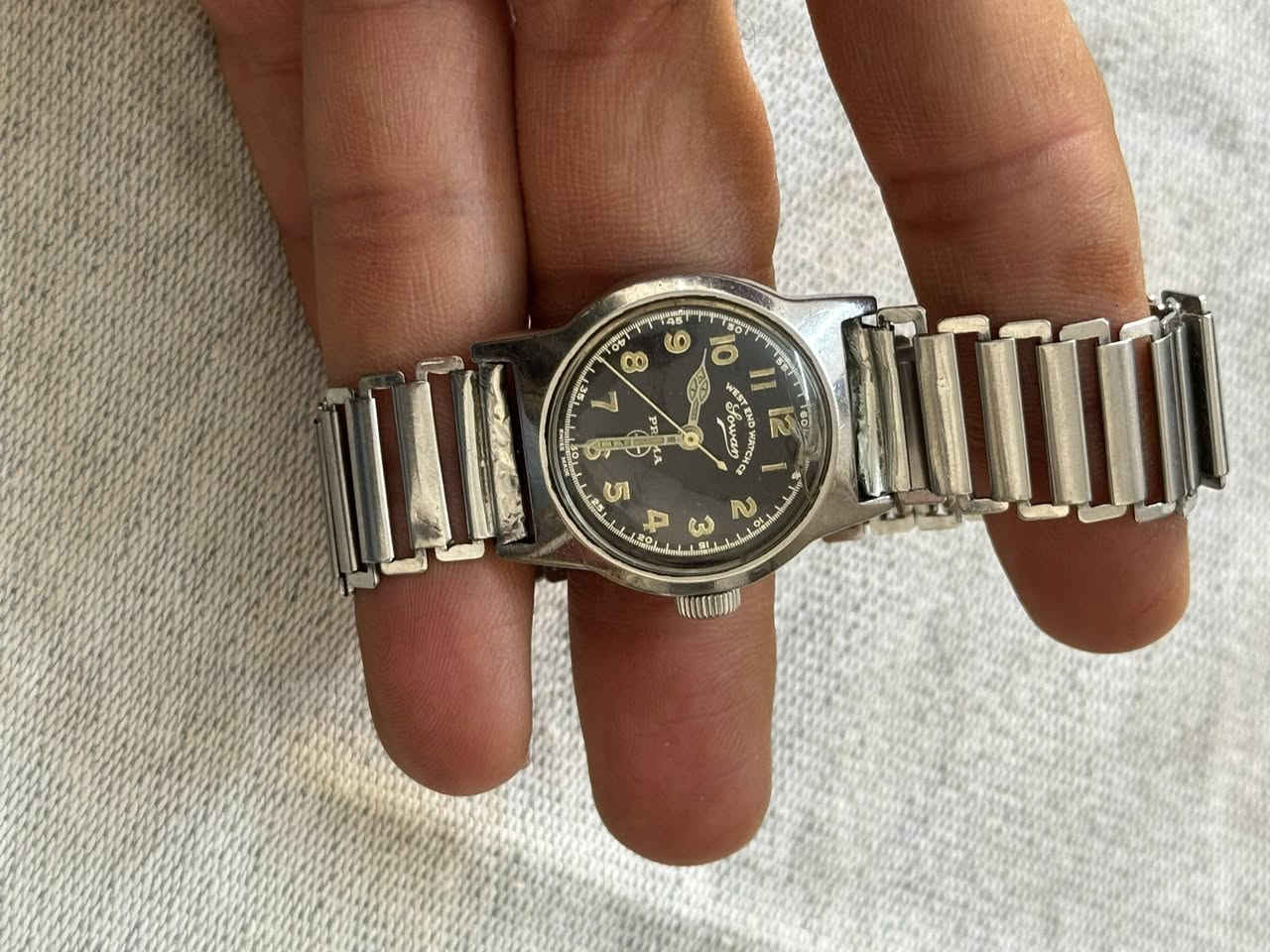 مجموعة ساعات للبيع
سويسري /ياياني 
تكويك/توماتيك
عدد 30
شغل مضبوط 
نظافة تامة
الاسعار مختلفة 
يوجد توصيل لجميع المحافظات 
***********
