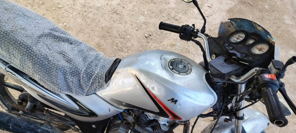 ماطور سايم للبيع موديل 2014 نضيف كما وضح بل صوره سعر 400 وبي مجال 
***********
