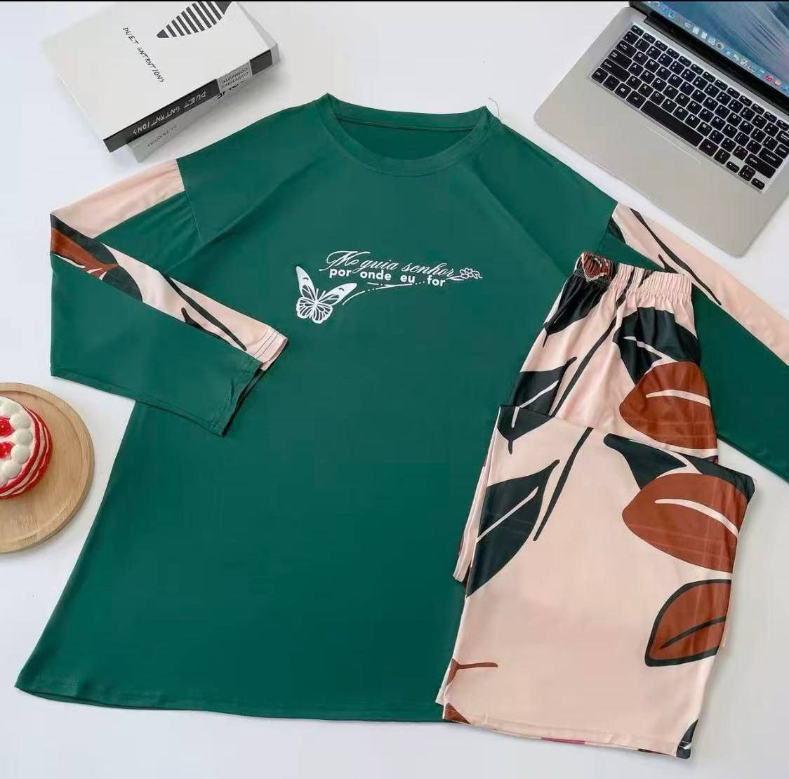 تراك نسائي بدي طويل نازل وبجامة عريضة
قطن الناعم درجة اولى 
قالب عريض 
سعر الدرزن 60 الف 
وزن 60 الى 100 كغم


**إذا كنت صاحب هذا الإعلان وتريد حذفه لأي سبب، رجاءا أرسل رسالة إلى الدعم الفني**