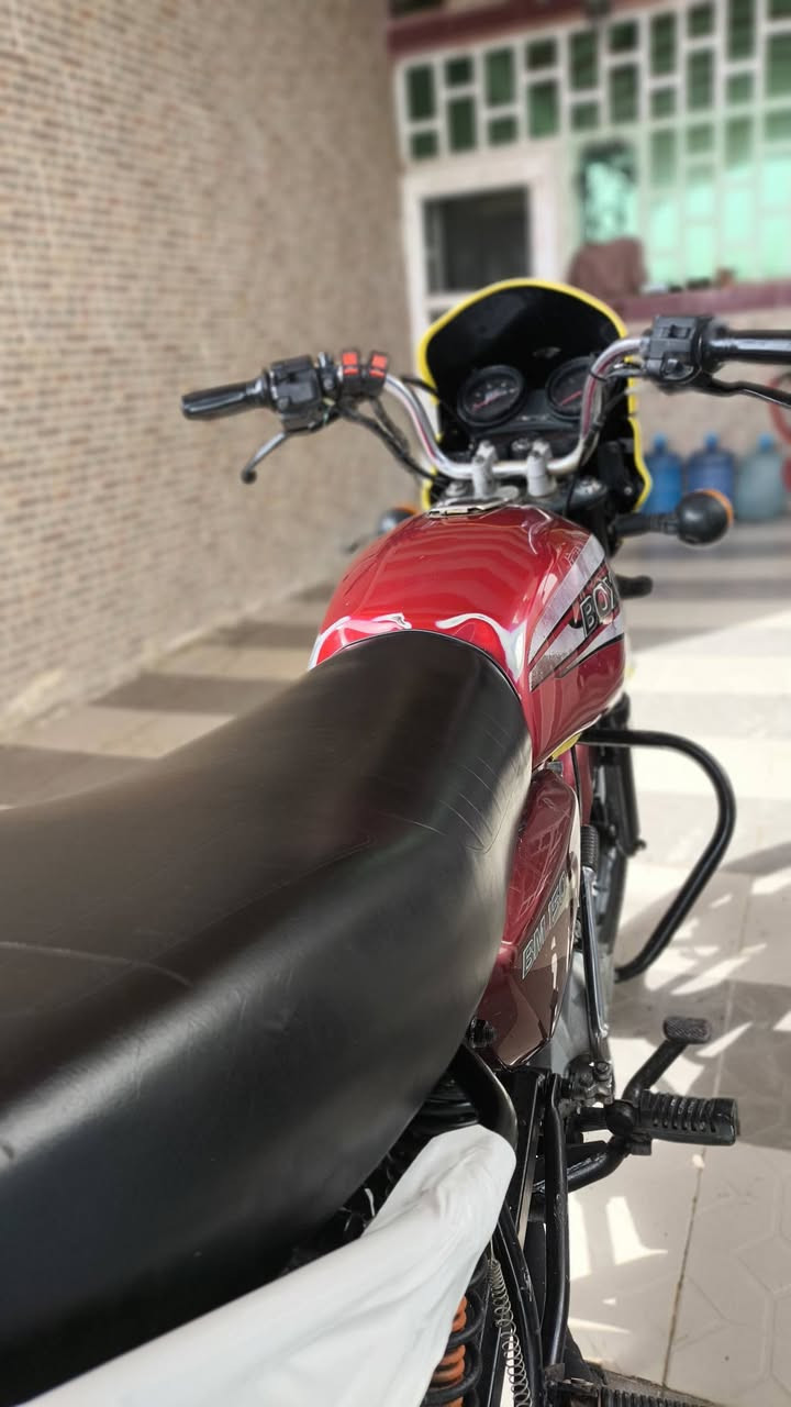 السلام عليكم دراجه بوكسر مرقمه 2018 داخله بل 2019 دراجه خير من الله مابيه شي شلعه ناعمه خير من الله سنويه ورقم البيع رقم الهاتف ***********السعر 1150 وبيها مجال الشراي تحويل ثاني يوم
