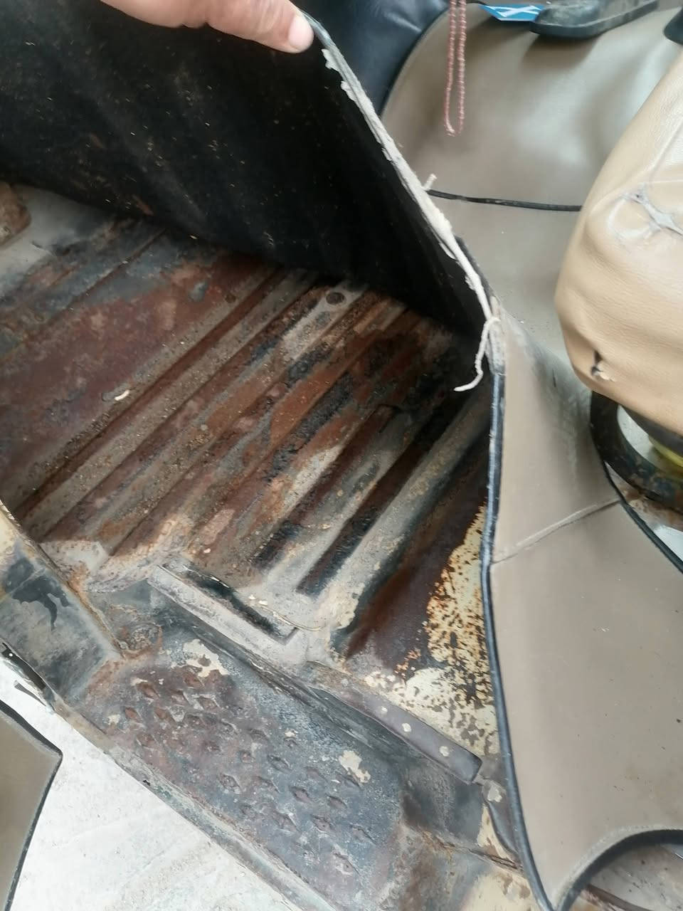 88 للبيع جاهزه تحويره كامله 4دسك بس استرين روسي مكينه وكير خير من الله كهربايات كامله ب 3750 وبيه مجال قليل العنوان صويره رقمي ***********
