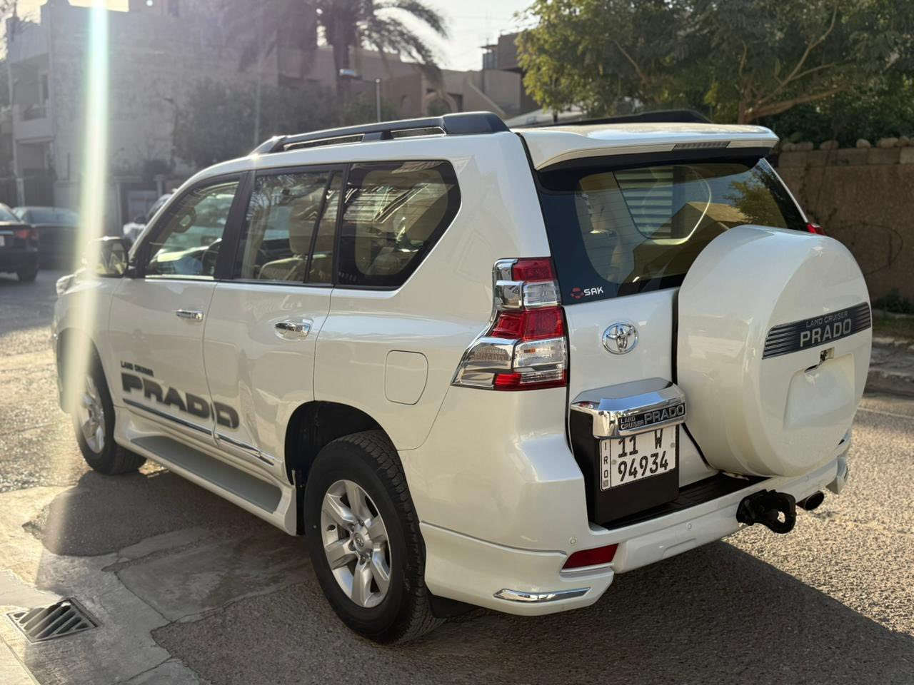 السلام عليكم
تويوتا برادو TX_L 2015 
وكالة تويوتا العراق ساز SAS 
محرك V6 4000 سته سلندر
لايت اسود
فتحة سقف ( سلايد )
كراسي كهرباء 
ثلاجة وسطية
ماشية 135 الف كيلو
( السيارة بيها بارد بين البابتين صفحة اليسار و بارد في قبغ الجنطة )

السعر 30,500 $ 
رقم بغداد بأسمي
مكانها بغداد / شارع فلسطين 
***********
