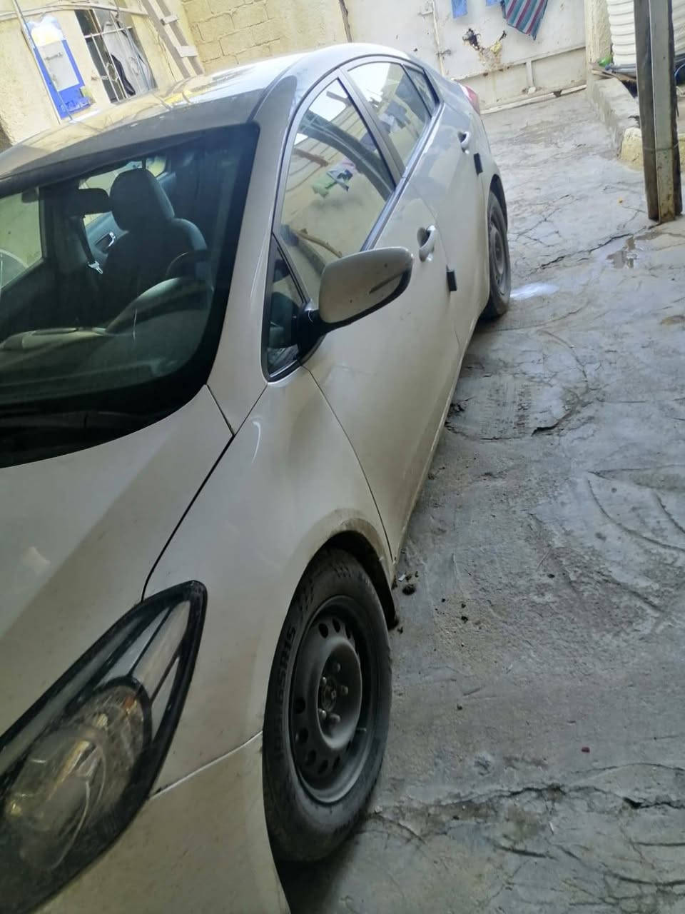 السلام عليكم سيراتو للبيع ٢٠١٤ مكينه الف او ٦٠٠ دوش كير مكينه تخم تاير كله بالجيس مكفول سياره بيها ربع باب صبغ او خشم الجاملغ صبغ بس خشم الجاملغ بدون اي دواخل اكرر بدون اي دواخل سياره مال بيت رقم اربيل تحويل ثاني يوم مكاني بغداد المحموديه
سعر ١١٨  او بيها مجال حك الجيه للتصال ***********
