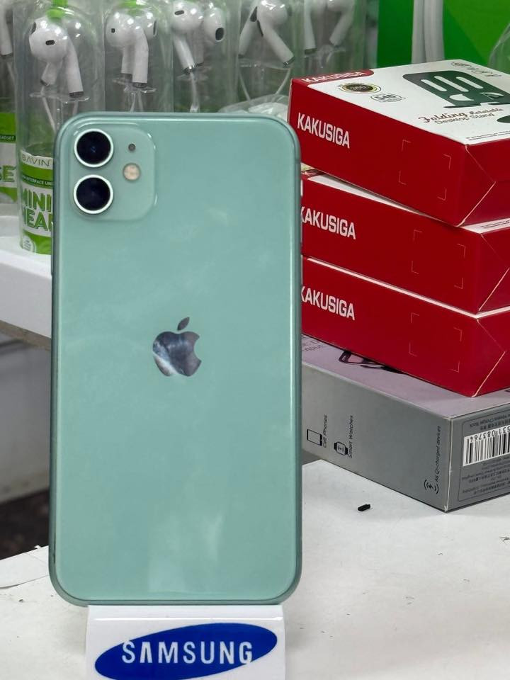 آيفون 11 ذاكره 128 بطاريه 76  شحنه حلو جهاز بعده ما مفتوح وتر فيس إيدي شغال دبل خط يأخذ خطين شراي راسل واتساب ***********
