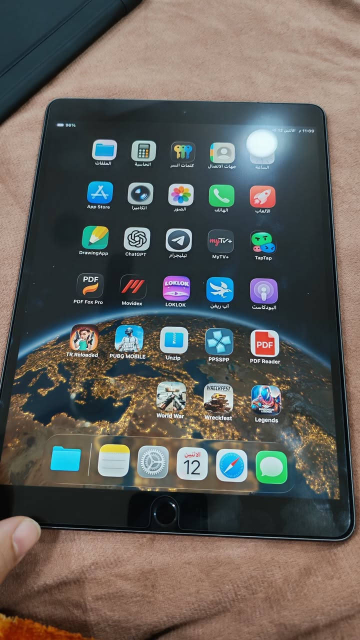 السلام عليكم ايباد اير 3 ذاكرة 64 للبيع مع شفتات ببجي مع قلم وكفرات 2 ولاصق شاشة وكيبل شحن فقط السعر 190 وبي مجال مكاني بغداد المنصور ***********
