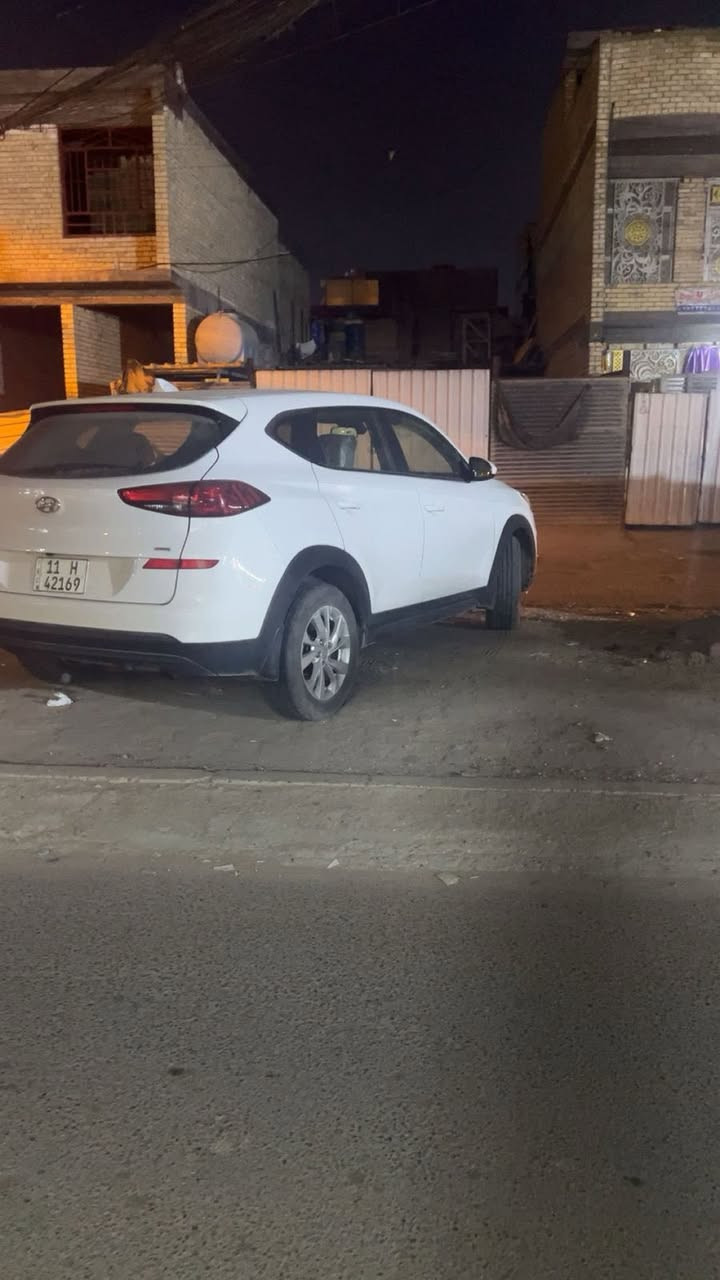 � هيونداي توسان 2021 – وارد أمريكي
🔹 الحادث: جام لغ + بنيد، وتمت الصيانة بالكامل ورجعت مثل الوكالة
🔹 الممشى: 20 ألف ميل فقط
🔹 السيارة منصوبة ونظيفة جدًا، شغل شركة
🔹 الفحص: على القياس

⚙️ المواصفات:

 • محرك GDI 2000
 • داخلية لونين أسود + بيج
 • تحكمات ستيرن
 • شاشة لمس
 • كاميرا خلفية دوّارة
 • 3 أنظمة قيادة
 • نظام صعود المنحدرات
 • هاند بريك دگمة
 • فور ويل (دفع رباعي)
 • تخم داير جديد
 • بطارية جديدة
 • منظومة بنزين كاملة
 • السيارة تشغل وتطلع بدون أي مشاكل
 • نقص واحد فقط
 • أدما كاملة

💰 السعر: 165
🤝 البيع مجال

📄 التسجيل:

 • رقم بغداد (إنكليزي)
 • باسمي
 • الموقع: بغداد – البلديات

📞 رقم الهاتف:
***********
