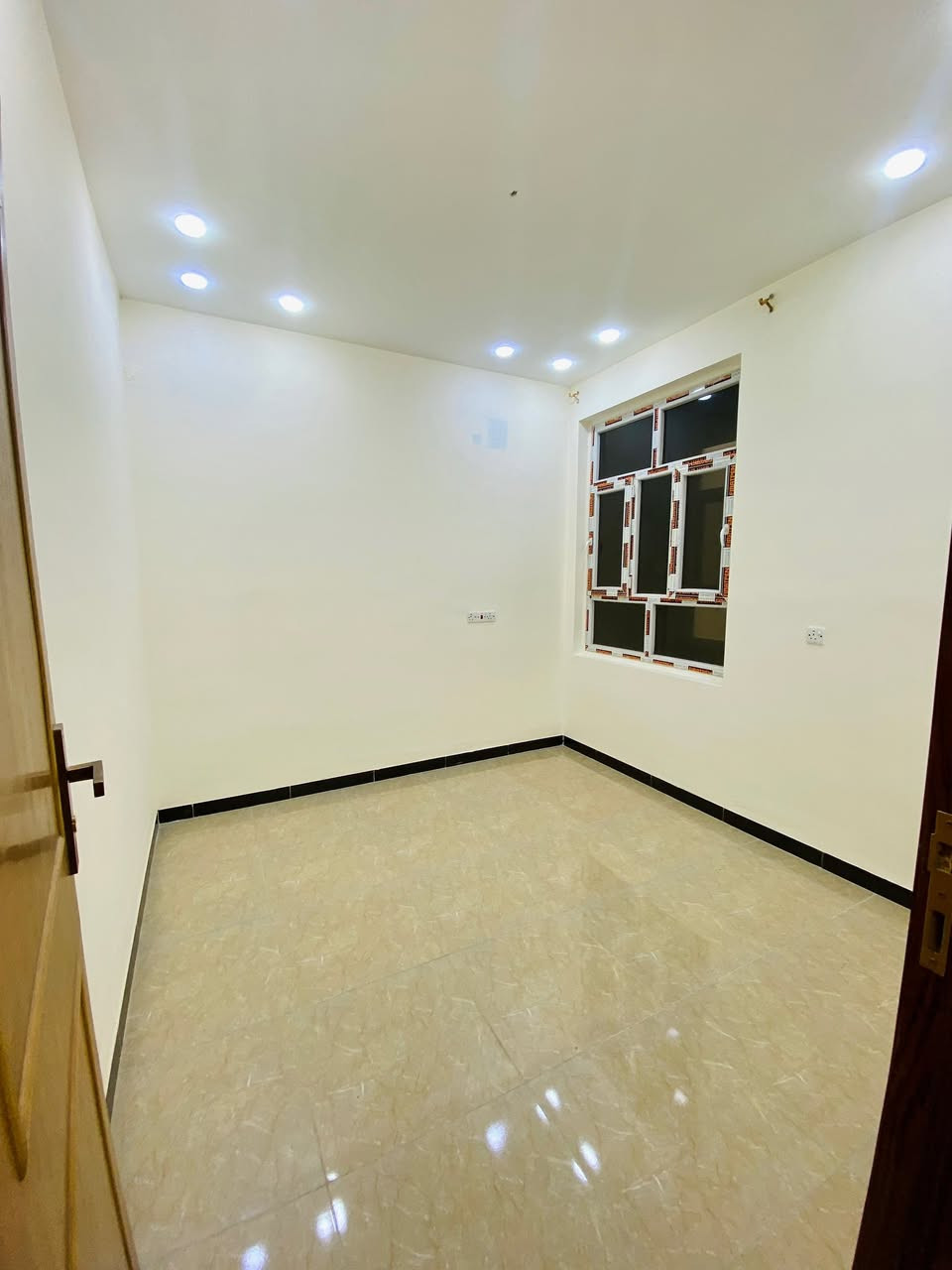 السلام عليكم
يتوفر شقة طابق اول و طابق ثاني  #للايجار 

العنوان 📌 #المنصور حي العربي

🚨 بدون دلالية من صاحبها مباشرة 

 🏠المساحة  100 متر بناء حديث 

يتكون من 

🔵غرفة استقبال

🔵 غرف نوم عدد 2

🔵 مطبخ 

🔵صحيات

السعر: 
الطابق الأول ب ٩٠٠ الف قفل
الطابق الثاني ب ٩٠٠ ألف قفل

 ⛔️ الايجار حصرا للعوائل

لمزيد من المعلومات الاتصال على 
👇👇👇
***********
