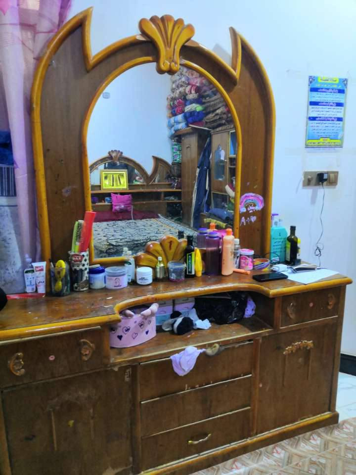 غرفة البيع القرنه حي الجمعة إلا سفستار الاتصال عل الرقم *********** السعر ٦٠٠الف وبيها مجال
