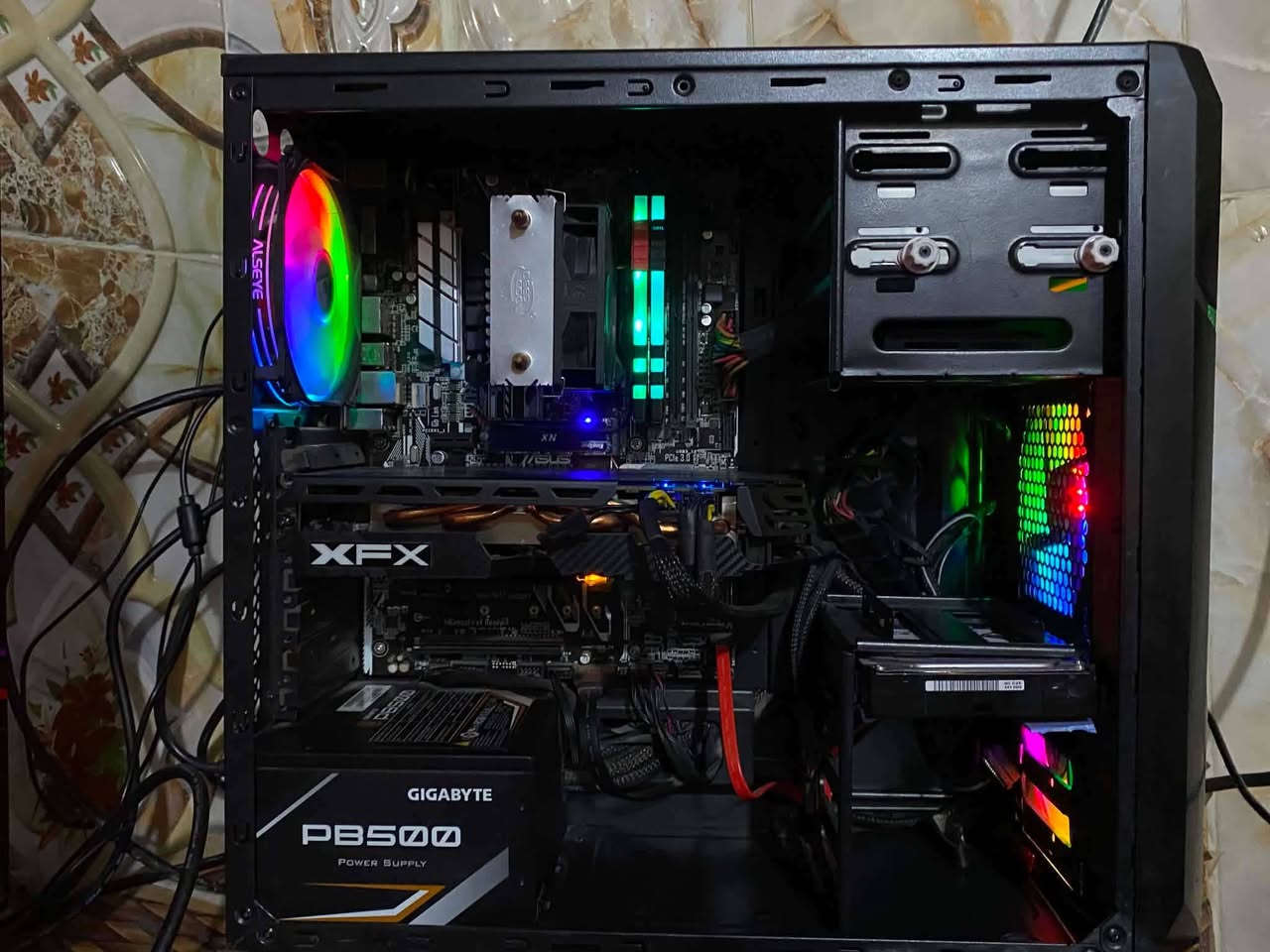 السلام عليكم pc الـبيع السبب
طالب جامعي مافارغ اشـــغلها
صالها 5 اشهر عدي مستخدمها قليل مواصفات  االقطع وسـط
معـالج I5 7500
كارت شاشه rx 590 8g
باور سبلاي 500
هاارد SSD 1T + HHD  500
رامات 16 . هرتزيه 3200
مذر بورد PRIME H270-PRO
ويا سماعات خارجيه USP
الكيس 3 Fan
 واتسأب ***********

السعر 470 مكاني كربلاء
