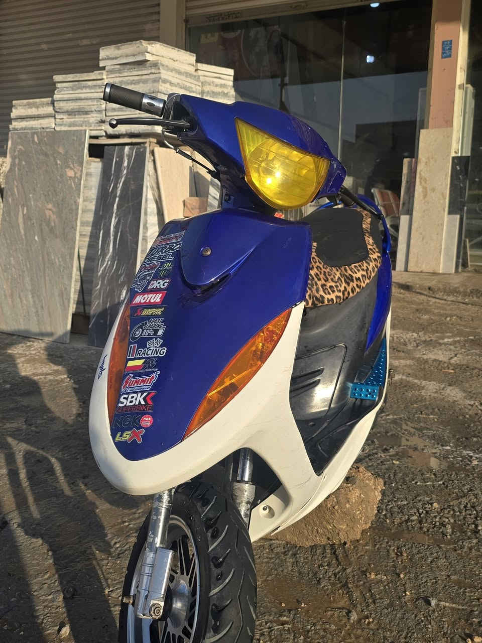 سلام عليكم ماكس عدله 55 بل واقع احله من صوره خير من الله 
شلعه ومعدل تشك لكاع كهربائيات  كامله نكره بكل وقت  معدل ١٢٠ عنوان حله ابو خستاوي سعر 575 وبيه مجال ***********
