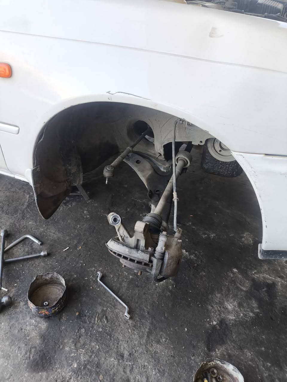 🔧🚗 جانب من أعمالنا اليومية… مستمرين بخدمتكم دائماً 🚗🔧
بفضل الله تم إنجاز عمل صيانة لسيارة كورولا 1995
✅ بعد الفحص تبين وجود قطع مستهلكة في الصدر الأمامي، وشملت:
▪️ دبلات أمامي وخلفي
▪️ لويات دبل أمامي وخلفي
▪️ قواعد دبل أمامي وخلفي
✔️ تم تبديل جميع القطع المستهلكة بقطع أصلية وبجودة مضمونة
✔️ فرق واضح بالثبات والأداء بعد الصيانة
🔧 متوفر لدينا جميع قطع الصدر الأمامي والخلفي لكافة أنواع السيارات
🛠️ صيانة فورية وحدادة صدر بأيدي فنيين مختصين
💯 شغل مضمون وأسعار منافسة
📍 العنوان: بغداد – ساحة الطيران – الفرع الثالث شارع حجي منيشد
☎️ للاستفسار:
***********
***********
#كورولا #Toyota #كورولا_1995 #صيانة #حدادة_صدر #قطع_غيار #بغداد #ساحة_الطيران #تصليح_سيارات #ميكانيك #قطع_غيار_اصلية #صيانة_سيارات #سيارات #العراق #محل_الصادق #دبلات #صدر_السيارة #CarMaintenance #Baghdad #ToyotaCorolla
