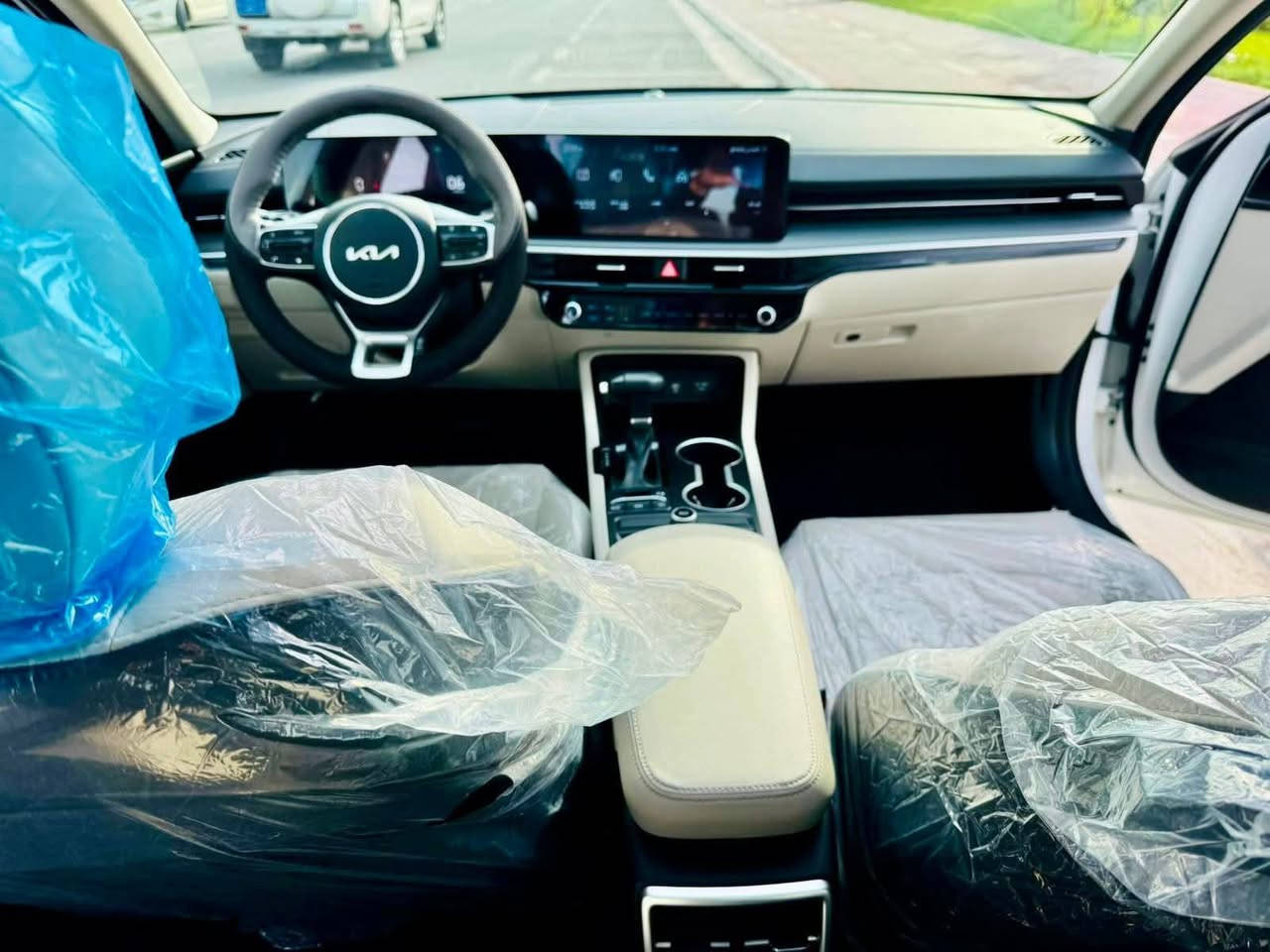 السلام عليكم
للبيع K5 2024 شكل 2025 خليجي 

فول مواصفات 🔥

1-بنوراما بلكامل

2- بصمات عدد 4 (بصمة تشغيل وبصمة أبواب وبصمه جنطة)

3- كشنات جلد

4- تبريد بيانو

5- كامرة خلفية

6- أنظمة قيادة عدد 5 

وبعد بيها مواصفات 

رقم بغداد 

محرك 2500 جتي لاين تنفس طبيعي 

ماشية 37 الف 

سيارة جديدة 

سيارة جاهزة ما ناقصها ماعده بارد بيه شبر بالباب

السعر 230 $ 

اي استفسار ***********

مكان بغداد الدورة اي ستفسار اتصل 🗣📲📞او وتساب
