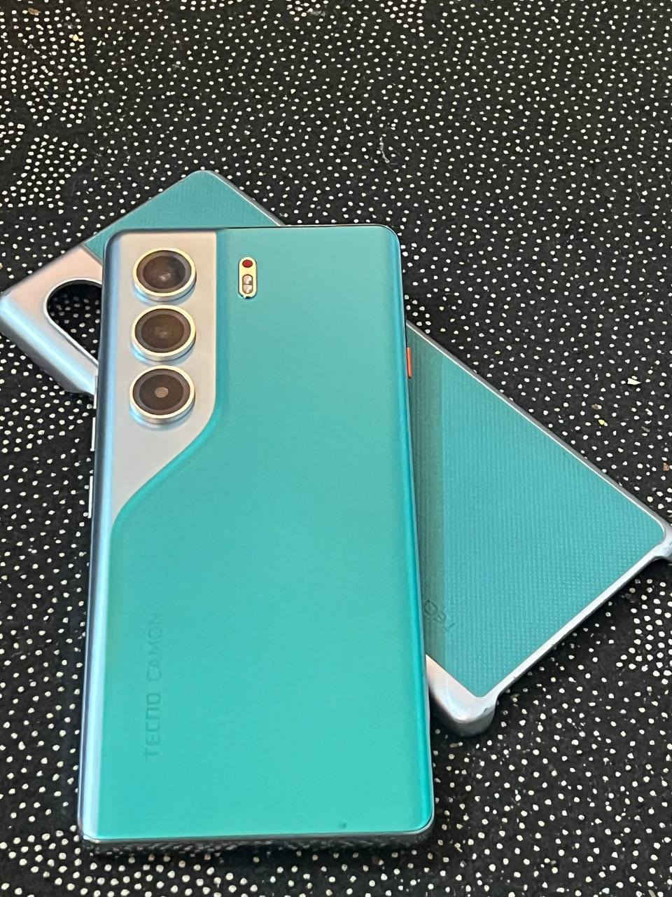 السلام عليكم جهاز كامون ٤٠ برو 5G
جهاز كلش نضيف مثل ما موضح بالصورة الملحقات مالته كامله 
ذاكرة ٢٥٦  السعر ٢٩٠ وبي مجال العنوان بغداد الشعب ***********
