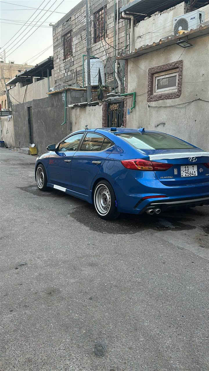 السلام عليكم 

النترا 17 
مكينة 2.0 تيربو كير عـادي 🚀 

فول مواصفات عدة الفتحة ✔️ 

 وارد امريكي ضربتها نص الباب الخلفي عكس السايق ونص الجاملغ الخلفي ( والصندوك كلير من امريكا ) بدون تبديل تصليح درجة اولى والباقي كلة كفالة 

كير ، مكينة ، حداديه ، تايرات ، باتري ، تبريد ، كله جاهز 

السعر : 118$
بيع او مراوس
مكاني بصرة 
***********
تحويل ثاني يوم البصرة, العراق
