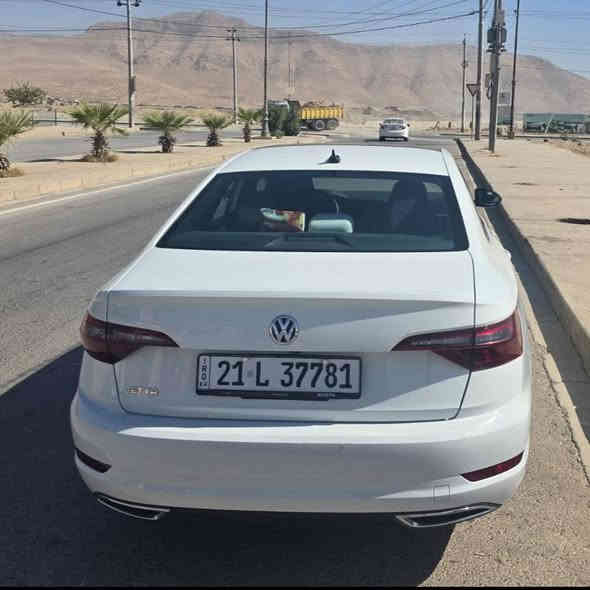 ڤۆڵگسواگن جیتا Rlin مۆدێل 2021 مواسەفاتی Rlin 
واتا تایبەت سەیارەیەکی زۆر جوانە 
زۆر خاوێنە تەنها 45 هەزار  ڕۆشتوە 
سەیارەکە پێش و پشتی کەپسە 
هیچ ئێرباکی نەتەقیوە 
تەنها یەک چەمەلاغی لای سەیاقی کلێری ئەمریکا 
نوکە بۆینتی کارتە لەرسمەکە دیاری کراو 
مواسەفاتی بەسمە و شەغال و ئۆتۆ هۆڵ 
کامیرە هەر چوار کوشنی هیتەرە سوکان هیتەرە 
سڵایدە وە وێنەی ڕەقەمی شانسیەکەشم داناوە

سـعـر : لە کۆمێنت داوابکە ڕاستەوخۆ بۆت دێت 📥 

گێر و مەکیەنەی بەشەرت 
وە دوو بستی لە لای سەیاقی 
دەرگا و چەمەلاغی دواوە پی دی ئاڕە  
هیچ کێشەیەکی تێدا نییە 

ژمارەی خاوەنەکەی 
***********
