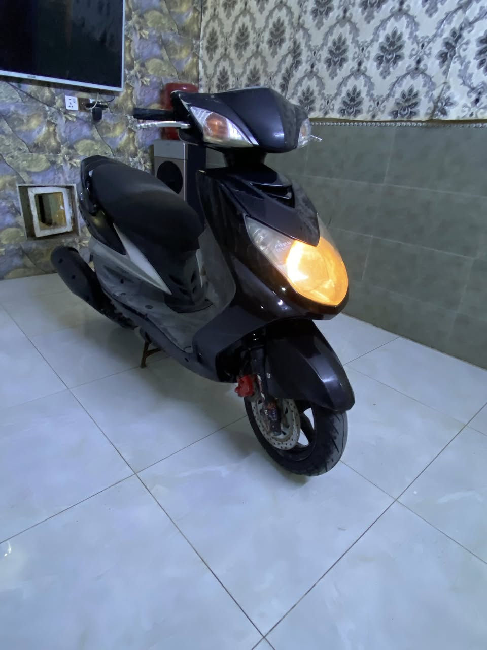 السلام عليكم سكنس فحل كهربائيات كلها شغاله مكينه برغي ممفتوح بيها كفر اصلي اي نقص مابيها قفل جنطه قفل ستيرن كله شغال السعر 650المكان الشعب رقم الهاتف ***********

