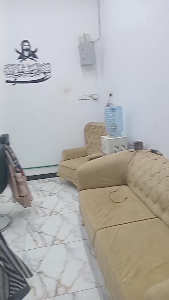 السلام عليكم .. محل كامل .. محلل كاملل جاهز. تريد موقعه او بدون موقع فقط غراض بكيفك .. كل الي طالع بتصوير مشمول مابيع مفرد السعر... مليونين... ويه المكاين وكلشي مشمول مكاني بغداد حي الخليج العربي قرب مرور الرستميه 
...*********** اتصال 
واتساب ***********
@إشارة
