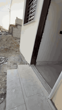 السعر 25 مليون...وبي مجال
بيت 55 متر اقرار محمكة سند 25 زراعي مقابل ملحق قرية الغدير البيت جديد صار شهرين مسكون مأسس وكامل للسكن بيع مباشر انا صاحب البيت
للتواصل واتساب واتصال. ***********
  وهذا فديو قبل ما ينسكن البيت 👇👇
