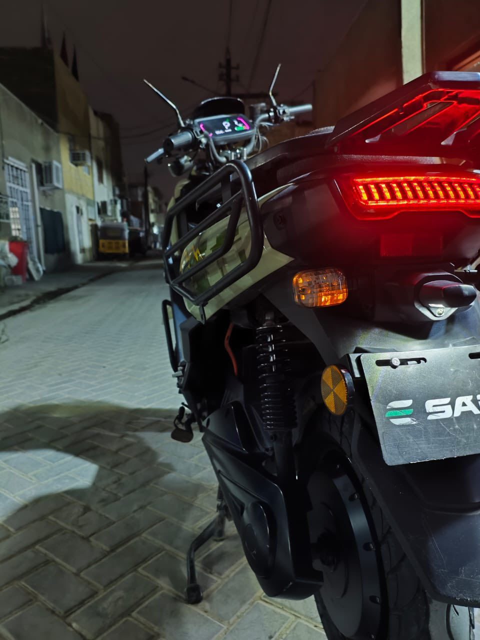 السلام عليكم دراجه اوباچي شحن بطاريات جديده وكاله ضمان 3 اشهر دراجه نضيفه امن ترايك وين متريد استعمالها قليل نضافه 100‎%‎ بدون مرواس بيع فقط سعرها 1075 و بيها مجال للطيبين مكان بغداد بغداد الجديده هاتف ***********
