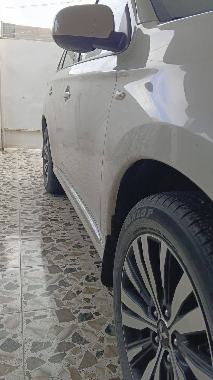 ميتسوبيشي اوتلاندر موديل 2022 ماشية 6000 كم خليجي محركMovc2000تنفس طبيعي كيرcvtثلاث وضعيات قياده ايكو نورمال سبورت كامرة خلفيه شاشة تحكمات مقود مثبت سرعة تسخين مقاعد أمامية دخول ذكي بصمة تشغيل عن بعد كشنات جلد أرضية السيارة جلد 5راكب السعر 178بيها مجال رقم السليمانية هاتف ***********
