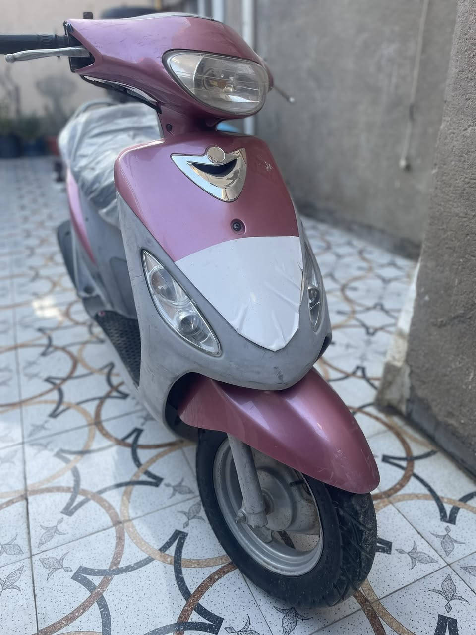 السلام عليكم
دراجه ماكس منغولي مبدله كفرات للجماليه كفراتهة الاصليه موجوده ومختمات ومابيهن شي وموجودات الدراجه ما ماشيه هواي ونظيفه وهاي كدامكم بالصور كلشي كامل بيهة واليشتري انطي الكفرات الابلاد وياهة 

الشراي يجي خاص  

الموديل:2007


**إذا كنت صاحب هذا الإعلان وتريد حذفه لأي سبب، رجاءا أرسل رسالة إلى الدعم الفني**