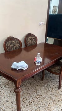 ميز طعام • ٥ كراسي • طقم سفرة