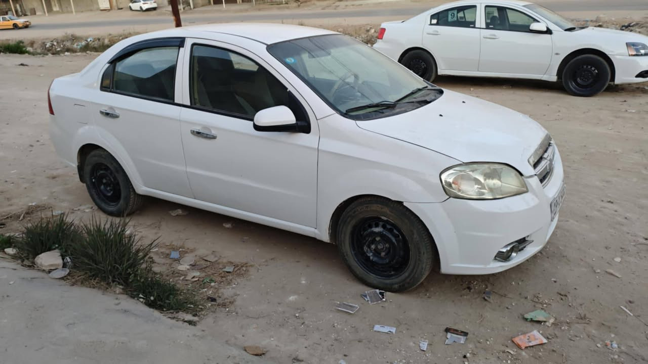 اڤيو 2009 رقم دولي محرك 1600 مسكر السيارة نظيفة جدا ابيع حزام بس هي مو حزام سعر 67 و بيه مجال ***********
