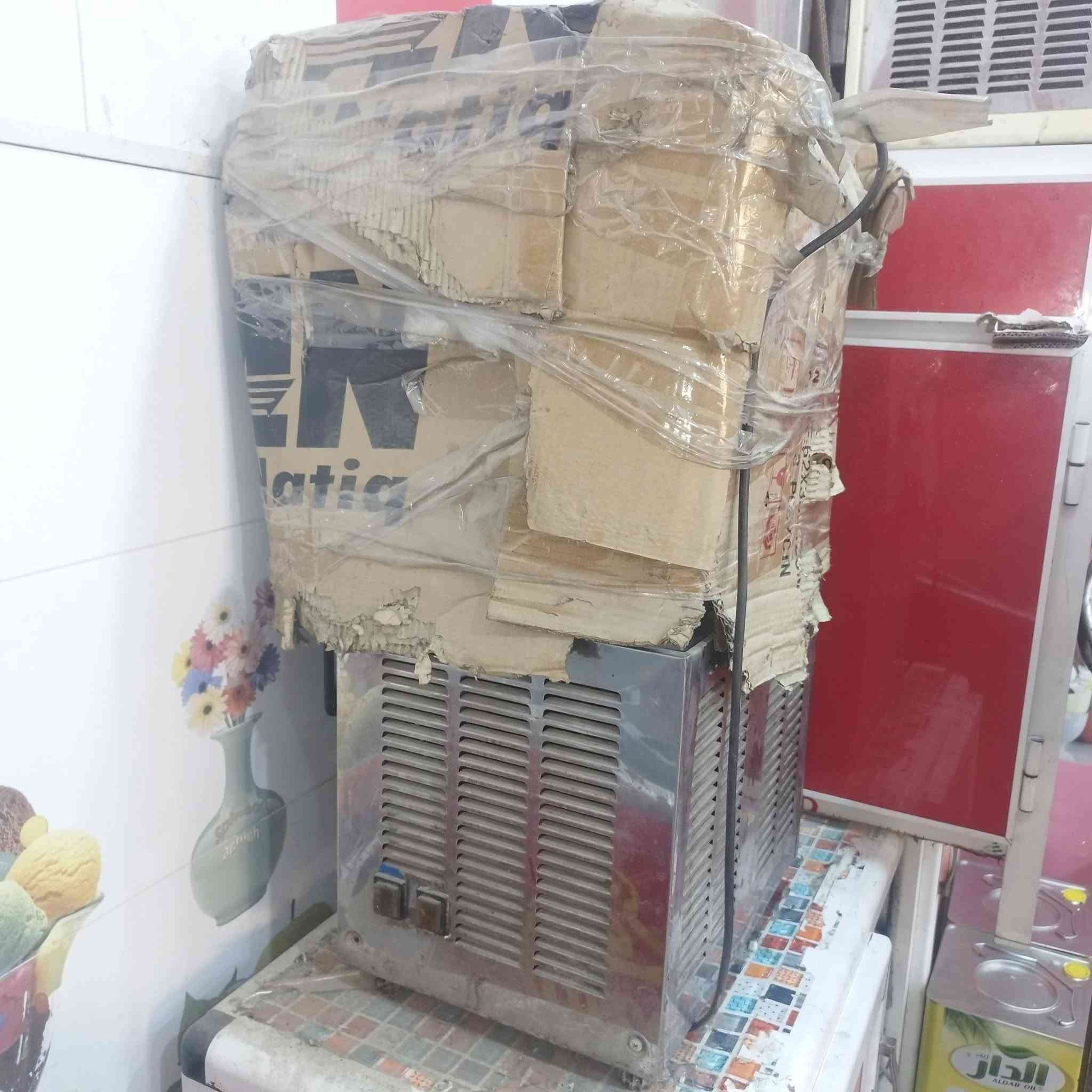 لسلام عليكم شباب عدي هذن للبيع مشوايه كص 6 عيون وبرادات مال شربت 2 مثل ماواضح بصوره رقم لهاتف ***********
