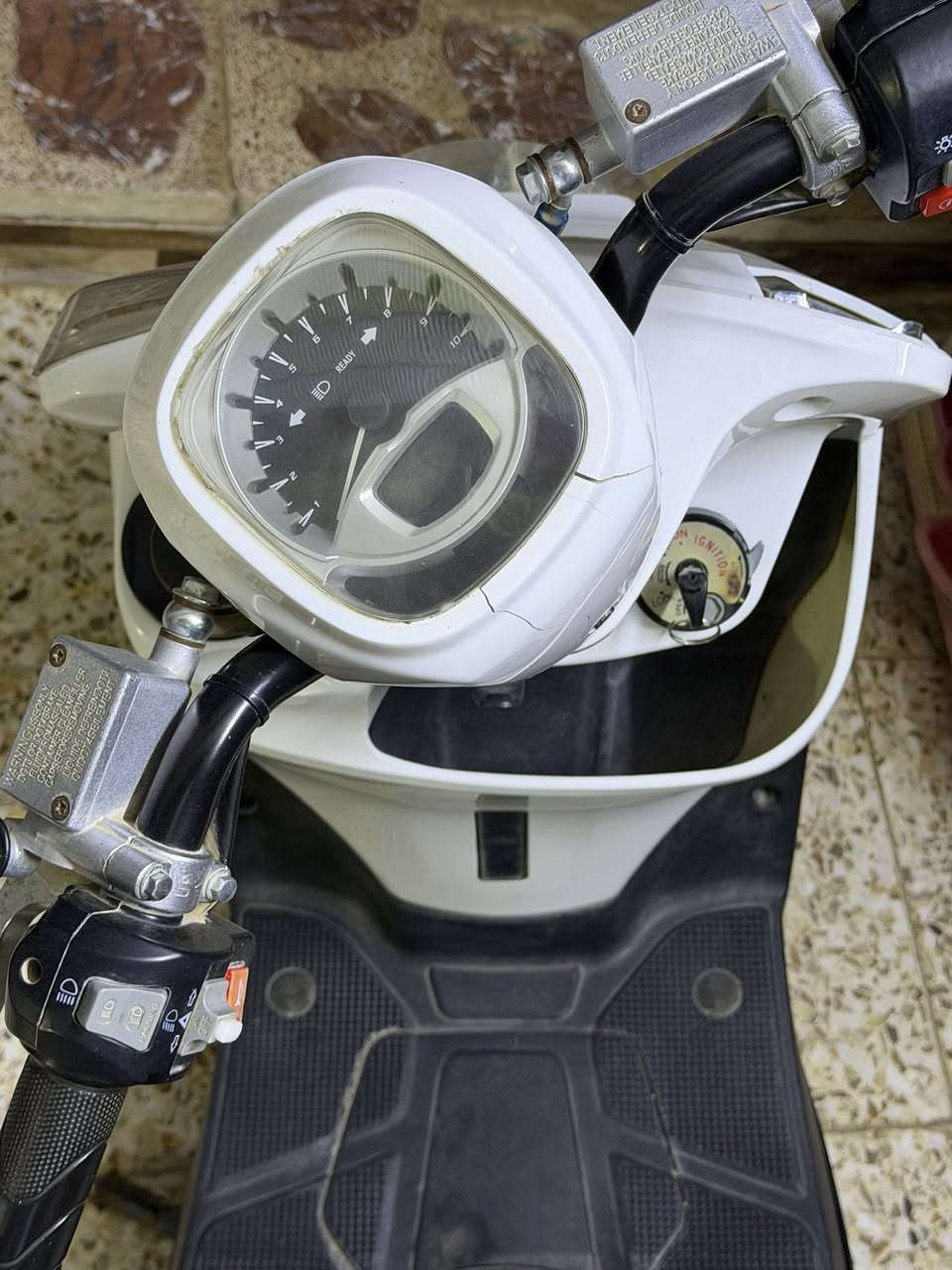 سلام عليكم دراجه بوليسي شحن بطاريات 6 كبار مو الصغار سرعته بين 60_70 بل شحنه الوحده تمشيك تقريبا 50 كيلو اكثر الله شاهد استعمال كلش قليل مابيه شي الدراجه نضيفه كلشي شغال بيه كهربائيات بس ينراد اله تبديل بطاريات السعر مالته350 وبيه مجال شي بسيط 
الرقم ***********
