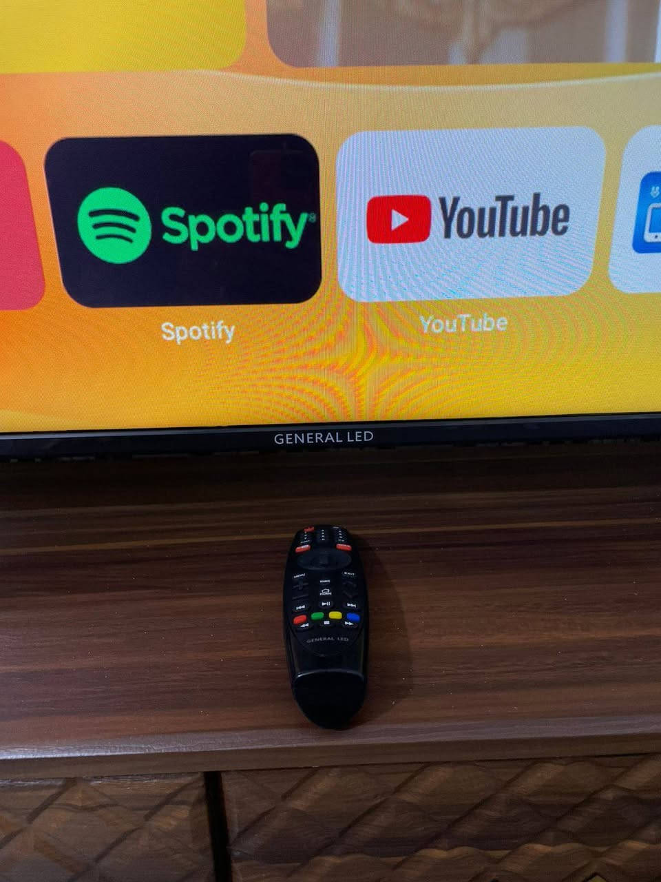 السلام عليكم للبيع بلازما حجم ٥٥ مستعمل مره وحده فقط مشغله قبل أسبوع اشتريته بعده جديد كللش الله شاهد مشغله مره وحده وثلاجه حجم ١٢ قدم ممستعمله ابدد ضمان الثلاجه سنتين بعده صار سبوع سبب البيع مكان ماعندي بل غرفه الاستفسار ***********
