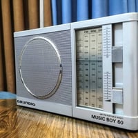 راديو كروندك • ثلاث موجات • بطاريات وكهرباء