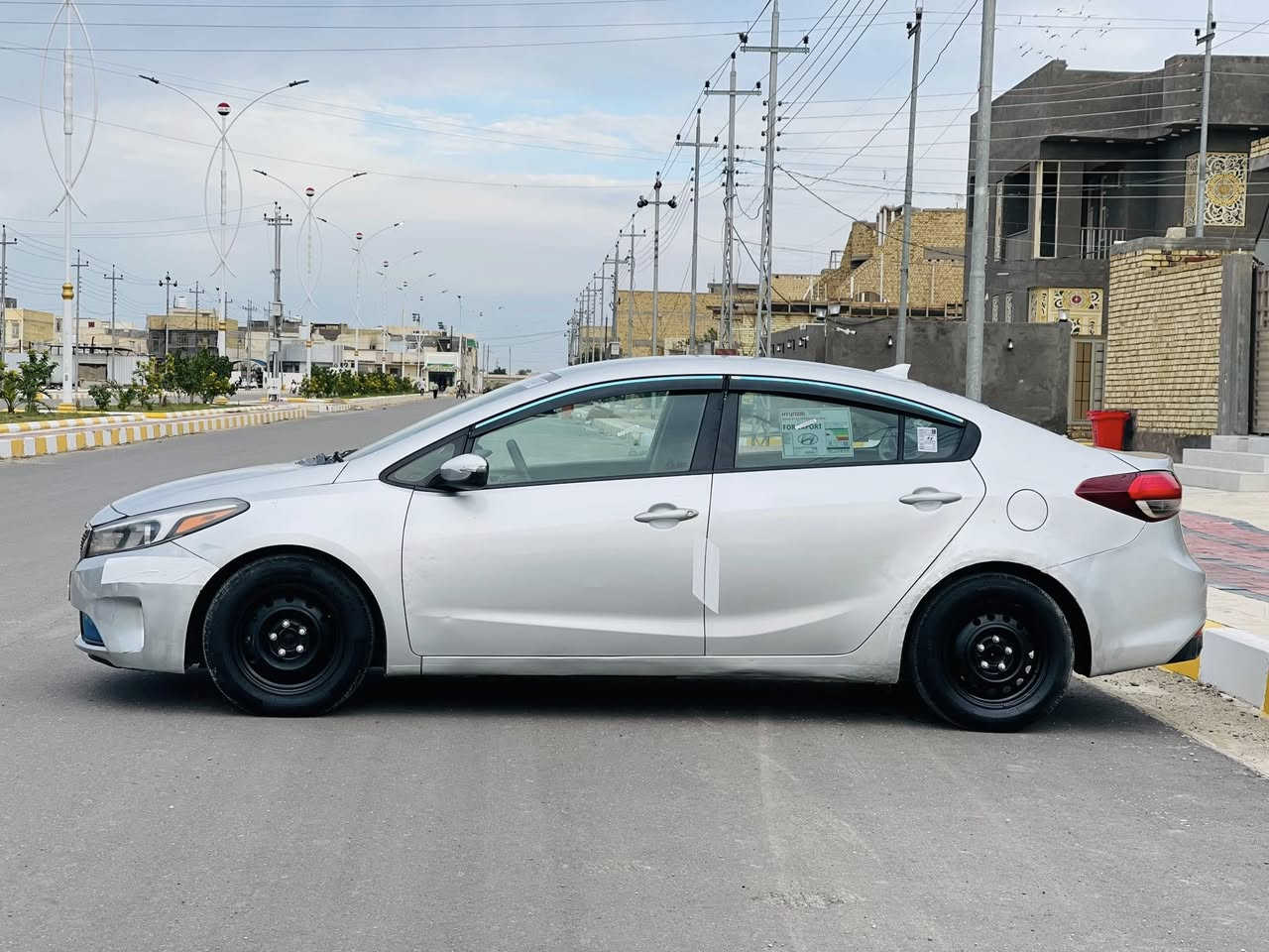 سلام عليكم فورتي 2017حره تحويل ثاني يوم وارد مريكي صور الحادث بلمنشور كفاله ضربه وصبغ وتبديل ماعده جاملغ امبدل اصلي مواصفات سياره كامره دوار تحكم سترين مكينه 2000 دوش جاهز الخير مكينه كير تبريد حداده مكان سياره الناصريه 
السعر 113 وبيها مجال
الرقم ***********
