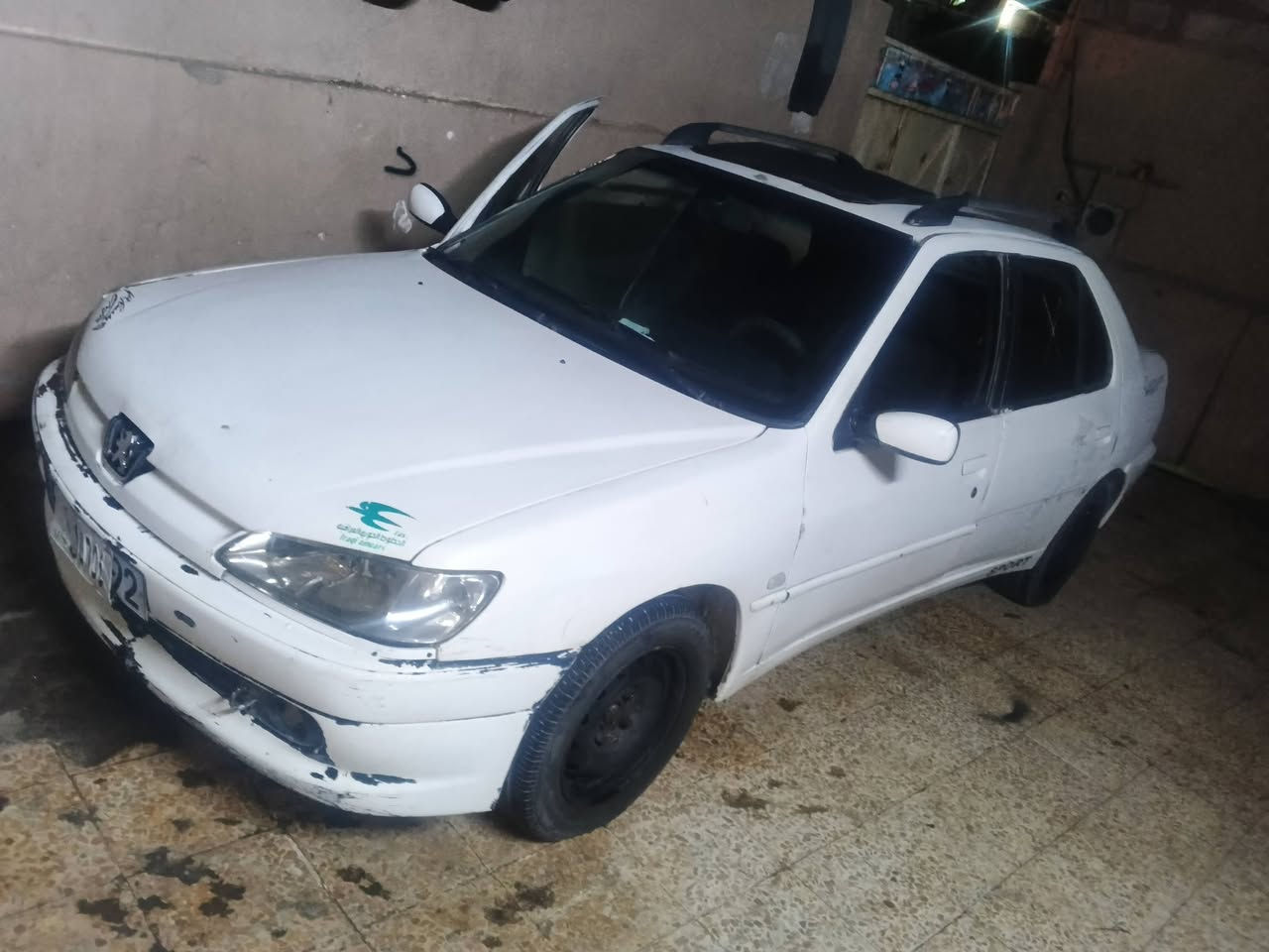 بيجو موديل 2001 حجمه 306 الماكينه بها صرف سياره شغاله ما بيها صبغ بها مكانات شرط الوكاله سياره شغاله كاربون ما بيها ماكينه بيصرف والسياره شغاله السعر 12 ورقه.    ***********
